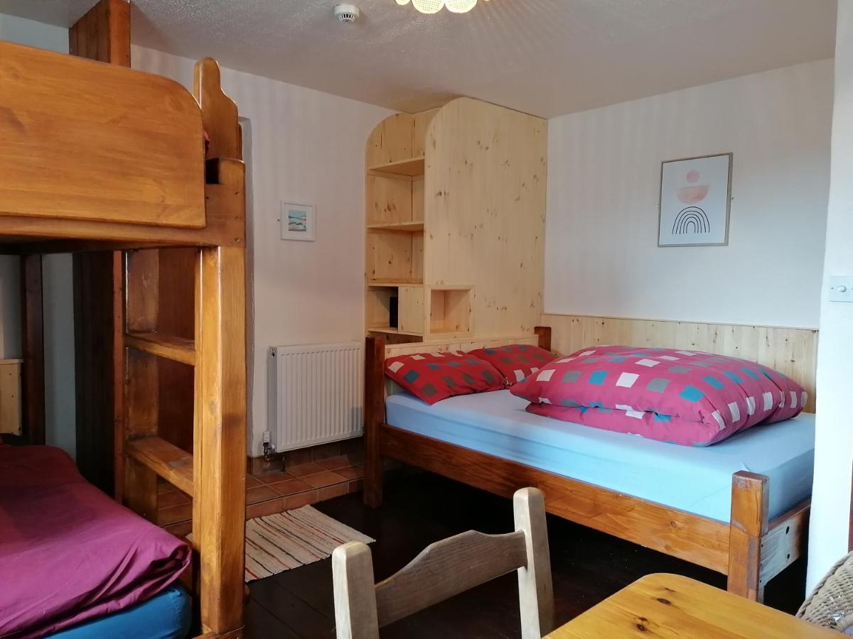 Aille River Tourist Hostel And Camping Doolin Exterior photo