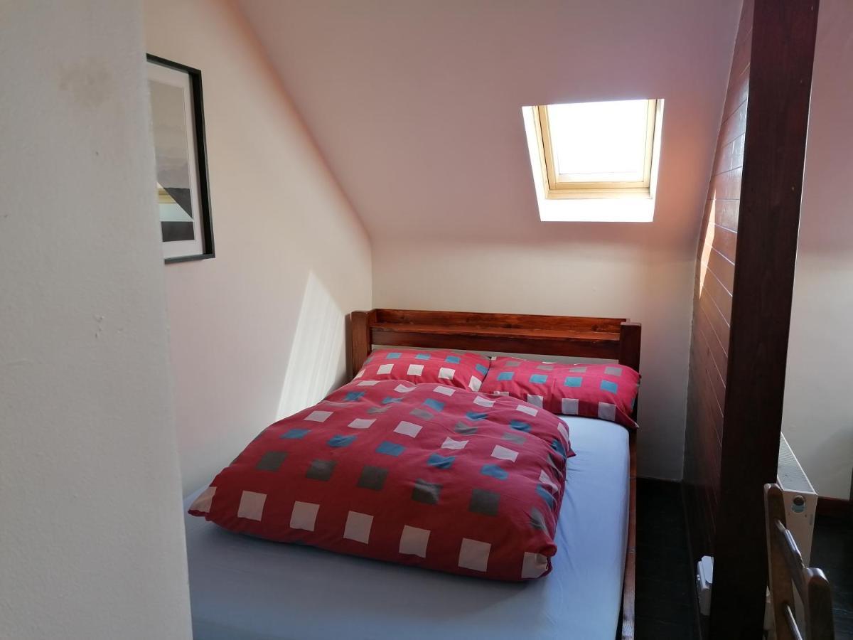 Aille River Tourist Hostel And Camping Doolin Exterior photo